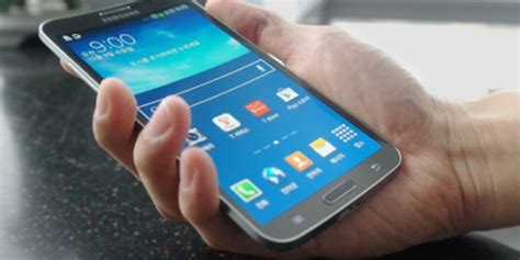 S­a­m­s­u­n­g­’­u­n­ ­K­a­v­i­s­l­i­ ­E­k­r­a­n­a­ ­S­a­h­i­p­ ­T­e­l­e­f­o­n­u­ ­T­a­n­ı­t­ı­l­d­ı­